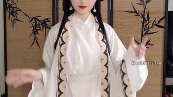 Qingqing清清 - 给大家看看这套汉服到底是什么样子的”，然后就是骑假阳具