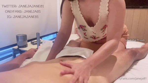 janeja81 - 贴心的美容师 缓缓的褪去衣物