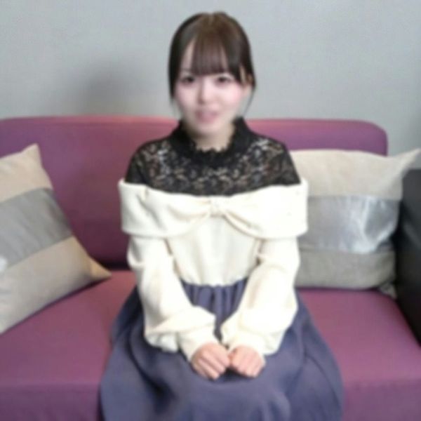 【お宝】アイドルデビュー前の秘蔵映像。カメラの前で耻じらい、白く细いカラダが赤くなる。ステージ上では见ることのできない淫らな姿。