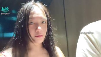 寂寞小姐姐到处约炮让弟弟射在奶子上