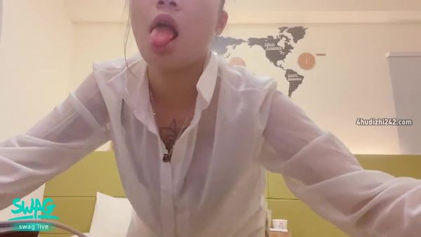 诗诗在民宿的脱衣诱惑