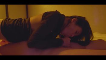 华丽的黑发大奶子和他喜欢的男人