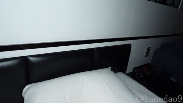 【ガチ晒し】 で ってた18歳女子大生を盗 撮し本気 。大量潮吹き升天し中出しハメ撮り。。。2