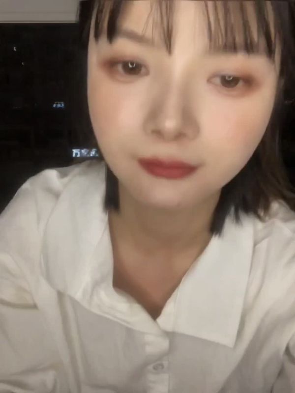 #反差 #白虎 #萝莉 清纯可爱学生妹 在男友调戏成功变成骚母狗 每天希望男友撞击她的小逼