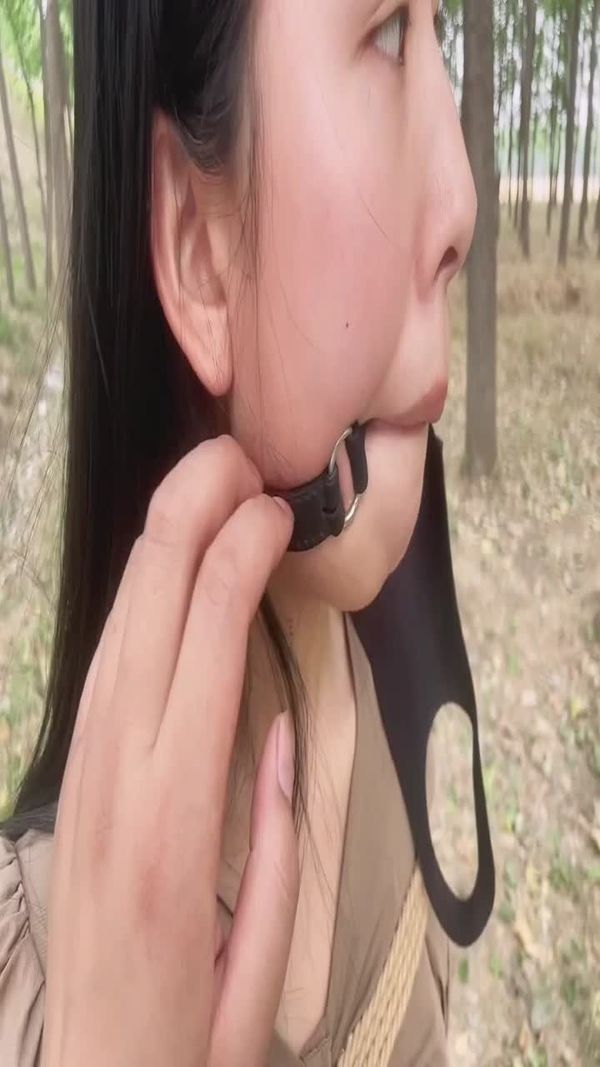 #反差 #白虎 #母狗 #调教 超极品女神 为了赚钱下海拍AV 捆绑调教 被多名男主操逼