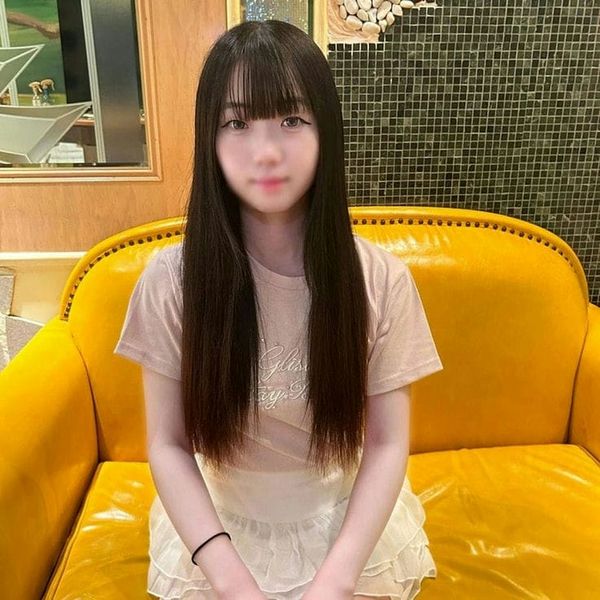 【ぱ完全颜出し】人见知りのギリ合法の“ガチで ”の19歳コンカフェ嬢。乳首でイキ狂い刚毛びっしりマ○コに特浓中出し。
