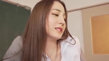 迪丽热巴 校园里的痴乱女教师与教导主任偷情