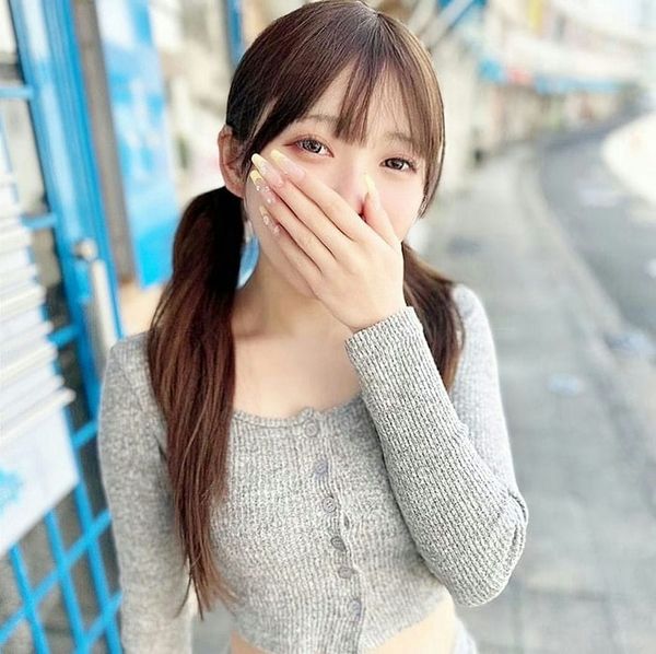【ファン必见初公开】ガチ恋200万の奇迹 半年口说いたガルバNo 1美女とアフターSEX!甘え上手なツインテ激カワ嬢が中出し恳