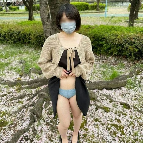 【大人気シリーズ第2弾】マジ素人と昼间の公园で露出プレイ 速攻ホテルインで9连続マジイキしてもやめないプレイ