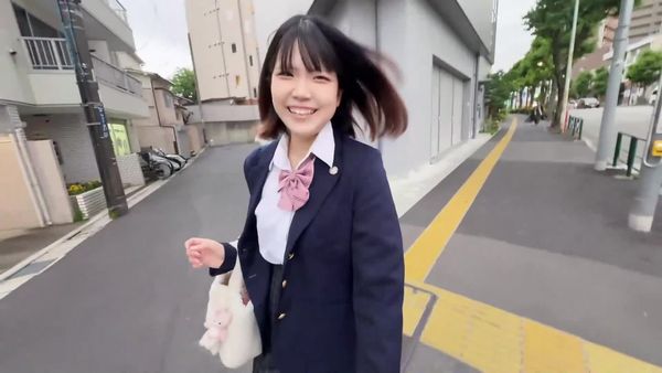 【冻诘覚悟】东大志望で水泳都大会ベスト8の175㎝文武両道の现 系。ウブで爱娇抜群の18歳を诳かし危険日に大量中出しで人生诘み确1