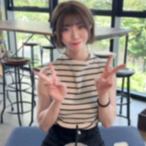 【初 颜出し】华奢な身体で声が可爱い146㎝ミニ系専门生。初めてのP活の大人案件に紧张汗だく染みパンツに兴奋収まらず大量中出しで