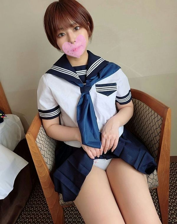 【无】必杀パイルドライバー69炸裂大射精!みんな大好き笑里ちゃんを制服着せ替えダッチワイフに~ケダモノおぢたちがやりたい中出し