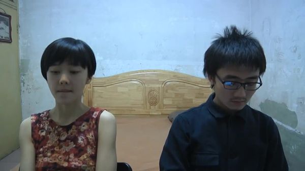 精神小伙冒充导演火辣登场,同校失足学生妹被潜规则互动升级,动作大胆暧昧