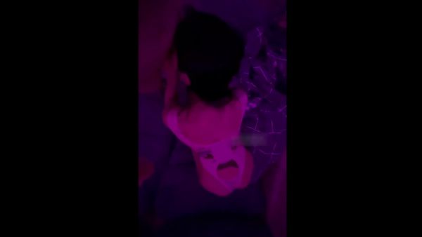顶级神颜女神,真是老公的好母狗啊,屁股插着肛塞,还让老公一块插进去