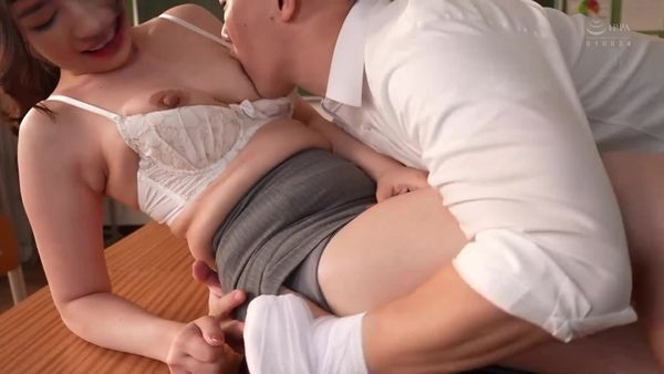 杨幂老师体罚学生导致受伤校长排其安慰身心【2106】