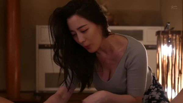 迪丽热巴孤独妻子忍不住寂寞勾引隔壁单身大叔【2332】