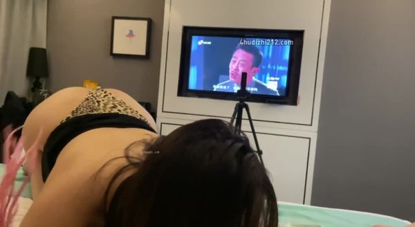 #自拍 #口交 #少妇 挡着影响我看电视剧了