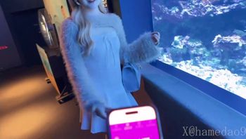【天使降临】「 奥 い…」 过ぎて痉挛が止まらない纯情可怜な18歳美 女。水族馆で远隔 で虐められ、浊音喘ぎ1