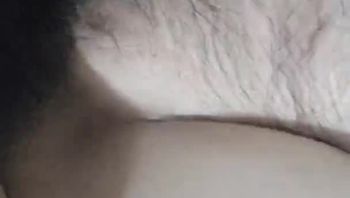 #和妈妈在出租房的故事 把怒火的根源插入我出生的源头看着她高潮