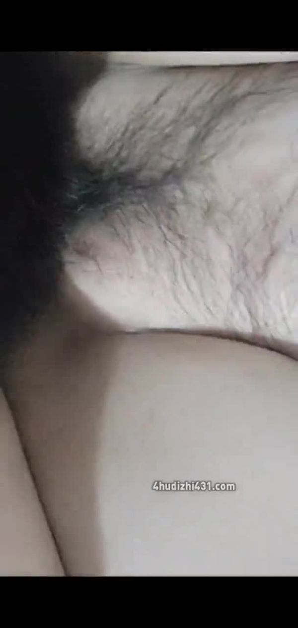 #和妈妈在出租房的故事 把怒火的根源插入我出生的源头看着她高潮