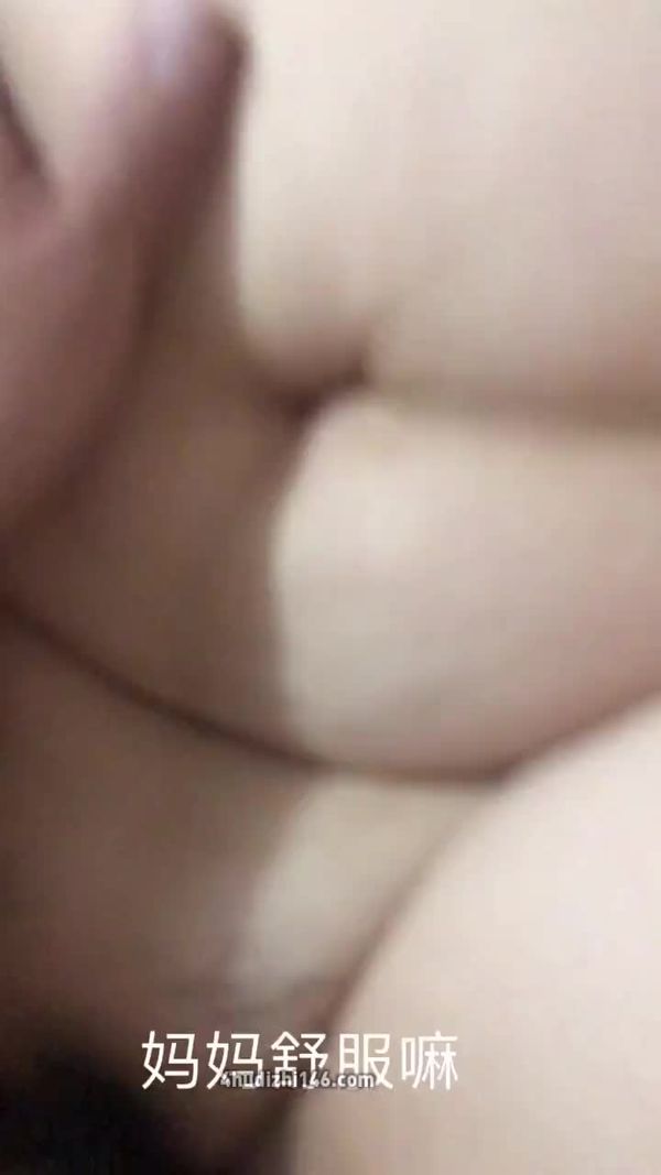#小度同学 #真实妈妈 老妈在家居然把双腿张开勾引我