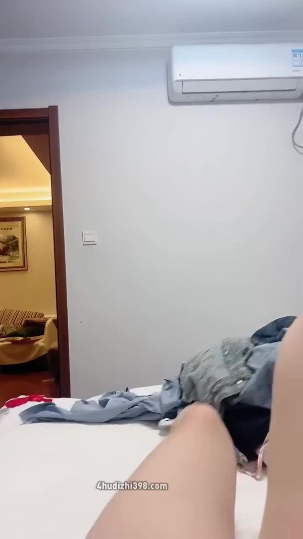 #蛀牙真的清纯大奶校花~童颜巨乳~扣穴自慰