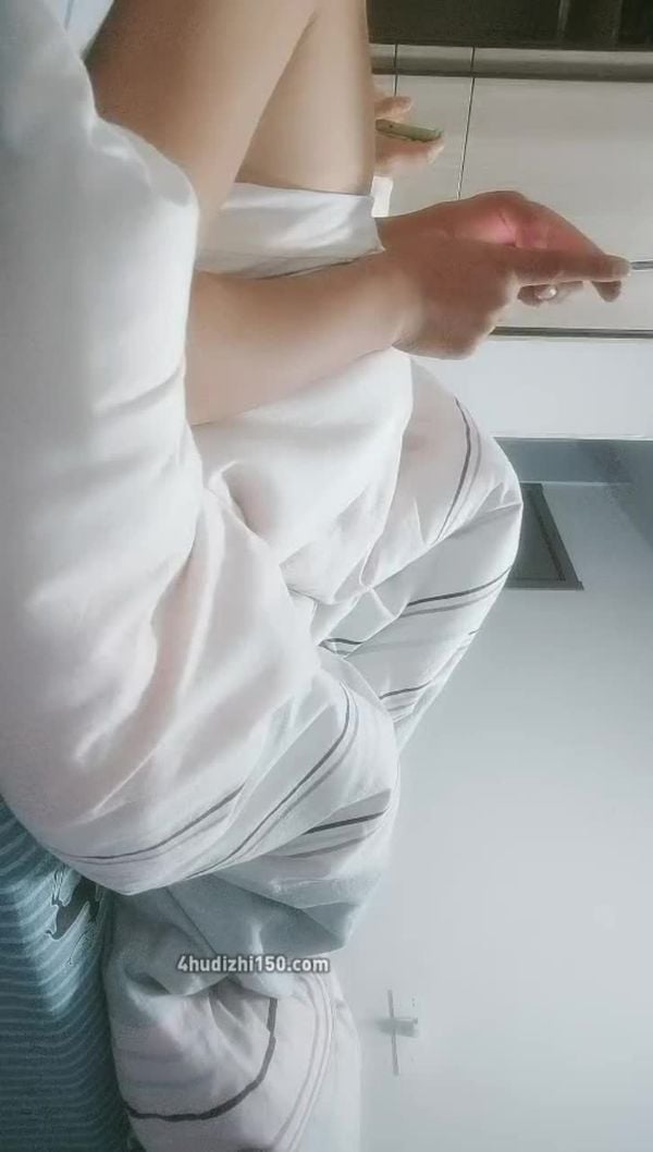 #淫妻绿帽够骚才刺激探花绿帽男偷拍老婆 白嫩少妇