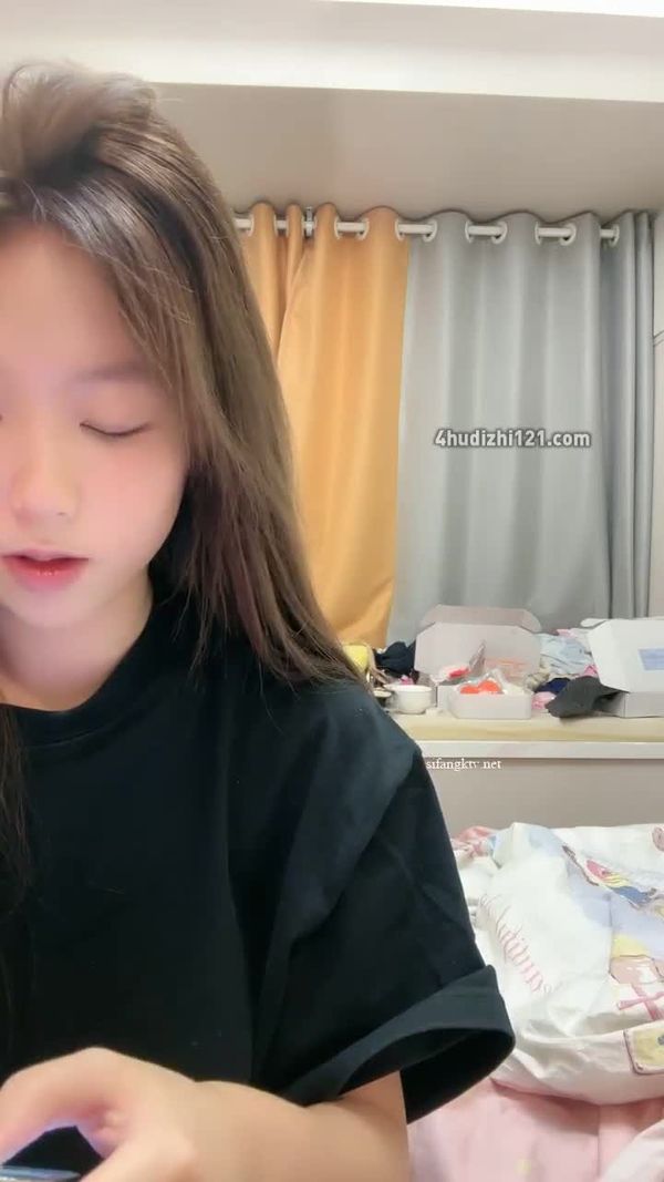 G奶校花~20小时~【小初恋】 清纯指数极高 年龄看着不大这对大奶子真是惊人 自慰骚穴水汪汪 抠个不停![资