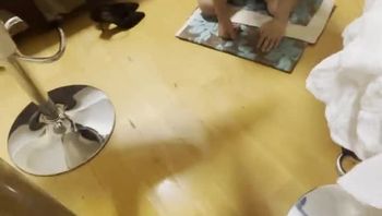 {献妻让绿主双飞}全程对白完整版喜欢舔结合处的绿奴老公献出自己的娇妻让绿主男双飞 骚妻老婆性感的小穴粉嫩嫩的 有这么好的老婆不懂得珍惜 一定