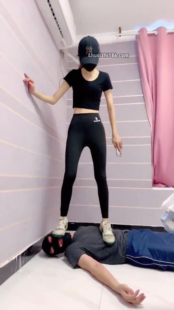 #美娜格格舔脚踩踏 #