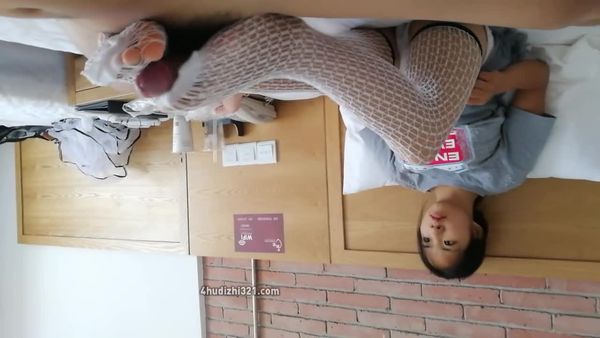 【#小葵花】【#jinx】【#00年学妹】【第6季】酒店约炮00后学妹白丝袜足最后射了妹子一脸完美露脸原档#自拍
