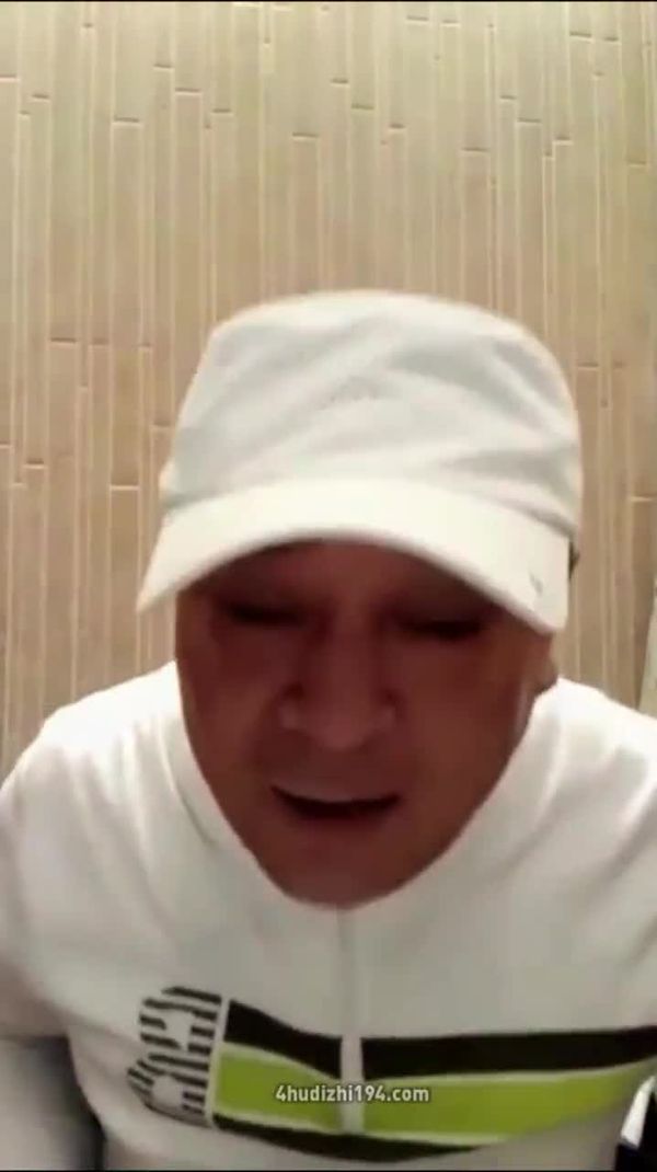 韩国暗黑KTV韩国猥琐大叔约两位漂亮妹子直播 一位娇小可人 以为成熟有韵味1#韩国#直播#KTV#熟女#身材#高跟鞋#裸舞