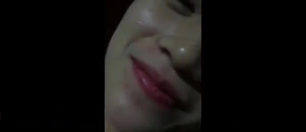终于舔到学姐的逼了啊,好香!