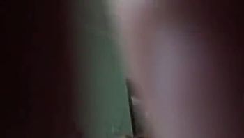 两个月没见，太饥渴了，抓着我鸡巴不放，一直疯狂裹，这谁受得了