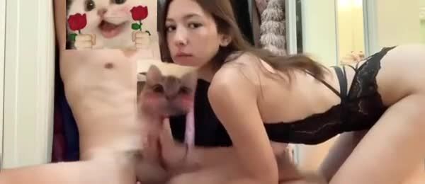 22岁年轻力壮的小伙子把老婆操的舒舒服服,一直高潮