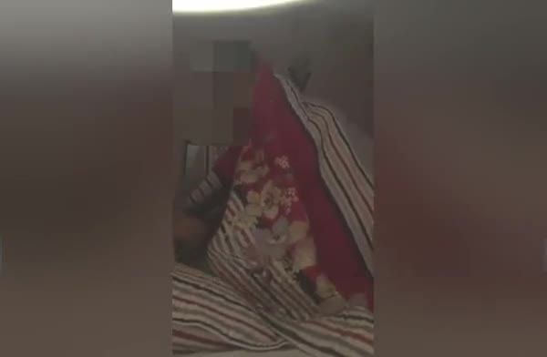 女友家里暴操,老丈人还叫吃饭了