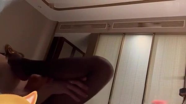 体育生猛干校园拉拉队女队员,美女学生妹被无套输出各种姿势爆操