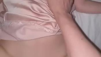 这只母狗今年要结婚了，有点悲伤所以射它脸上