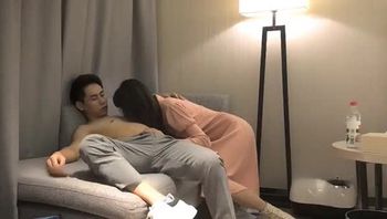 高颜值大长腿嗲嗲妹子，蹲着口交舔弄上位骑乘侧入抽插猛操