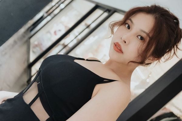 天使映画25岁酒店女公关刚下班就被搭讪坚挺的阴茎在她的雪嫩巨乳之间也按耐不住快速的刺激而爆烈射精