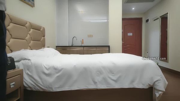 漂亮小姐姐他不知道我做这个比我大肯定不放心跟男友有没有这么爽过没有电话查岗操的不停抽搐路都走不动竖大拇指