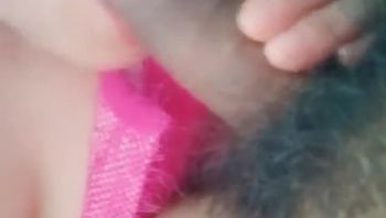 留守妇女饥渴难耐硬撸小叔子的鸡巴直接坐上去取精
