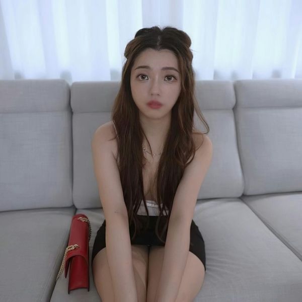 パンツを手渡しに来た无爱想なKOL。【胜手に触るな!】と言ってたのに、マンコから爱液が溢れ出しまくり。淫らな肉体に挿入して绝顶に
