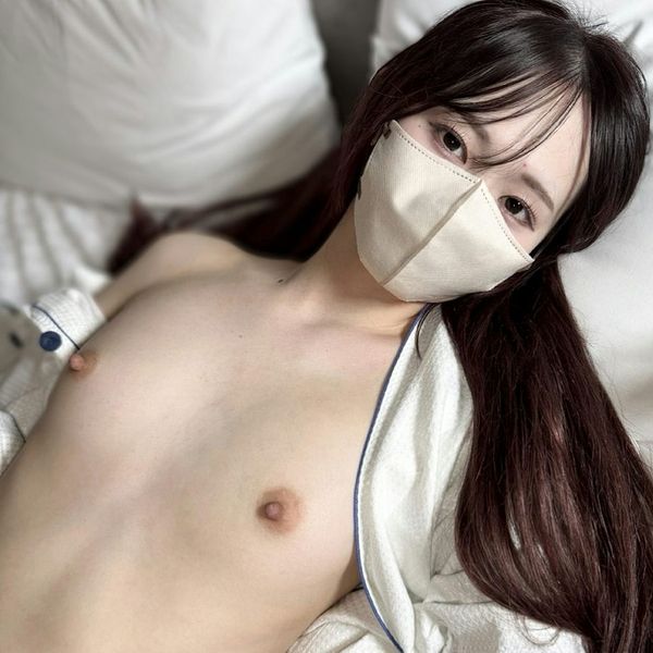 あの美女の秘蔵映像。【无】大人気の美女とキスして、电マして、首〆して、オナホにするだけの动画。特典あり