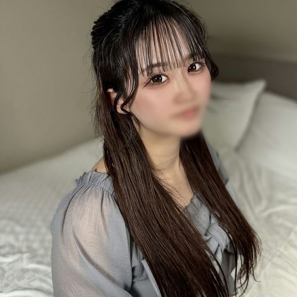 初撮り!【无】【中出し2回戦】ゆちゃみ似の美乳デカ尻のエリートJディ。イチャイチャして毛ありまんこをクンニして兴奋のあまり大量中