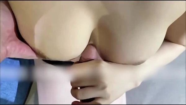 抱起巨乳学妹,白丝包臀裙下,在沙发靠背上激烈运动