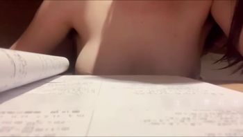 学生女友写作业时后入爆操