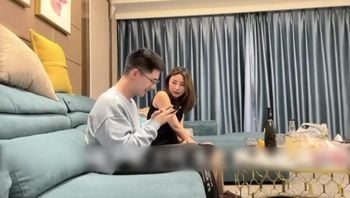 黑丝女同事被PUA约到家中激情缠绵国产黑丝诱惑
