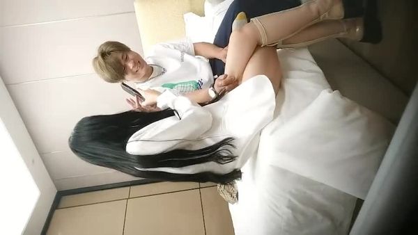 清秀小仙女被大屌生无可恋,小穴细节一清二楚,外围女神激情场面