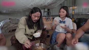 离家少女误闯淫窟，口交榨精湿身报答，施子涵诱惑难挡